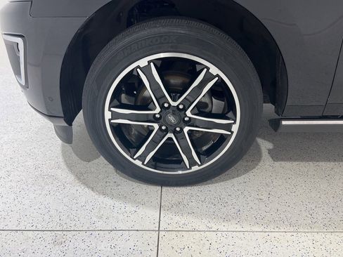 Used 2021 Ford Expedition Limited image 32