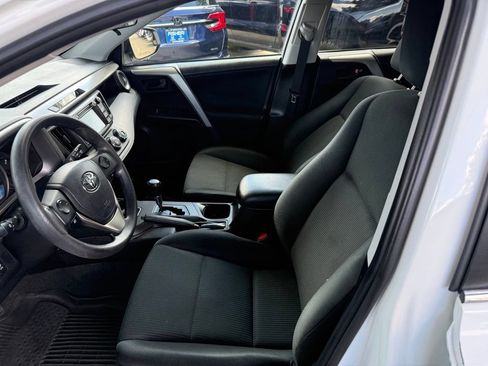 Used 2016 Toyota RAV4 LE AWD/4WD image 12