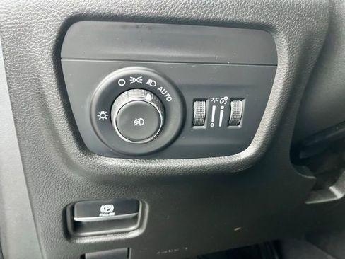 Used 2023 Jeep Grand Cherokee L Limited AWD/4WD image 31