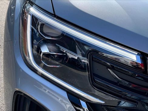 New 2026 Volkswagen Atlas Cross Sport SE image 13