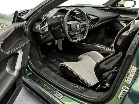 Used 2023 Ferrari SF90 Spider Base image 9