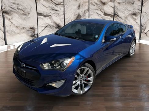 Used 2015 Hyundai Genesis 3.8 RWD image 2