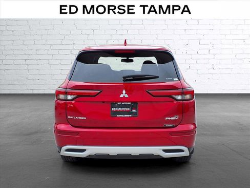 Used 2025 Mitsubishi Outlander 4WD Plug-In Hybrid image 4