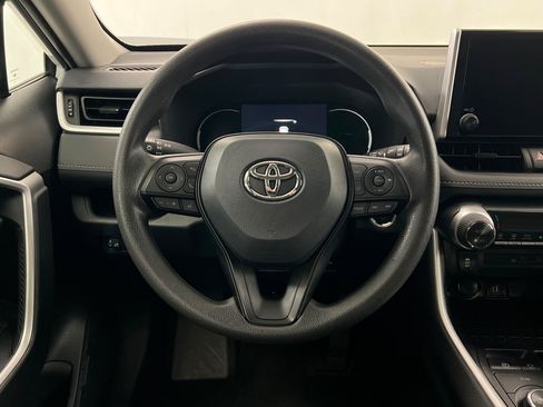 Used 2025 Toyota RAV4 XLE AWD/4WD image 12