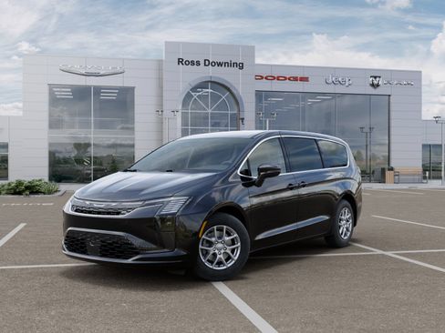 New 2027 Chrysler Pacifica Select FWD image 2