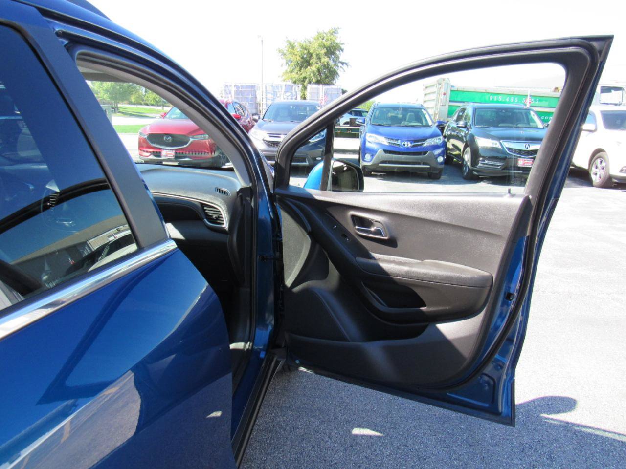 Used 2019 Chevrolet Trax LT w/ LT Convenience Package FWD image 27