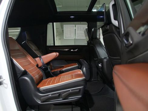 Used 2023 GMC Yukon XL Denali Ultimate AWD/4WD image 23