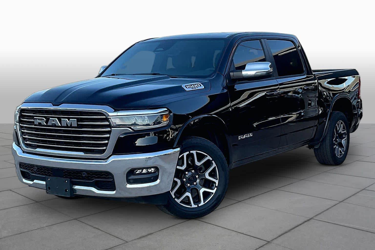 Used 2025 RAM 1500 Laramie AWD/4WD image 2