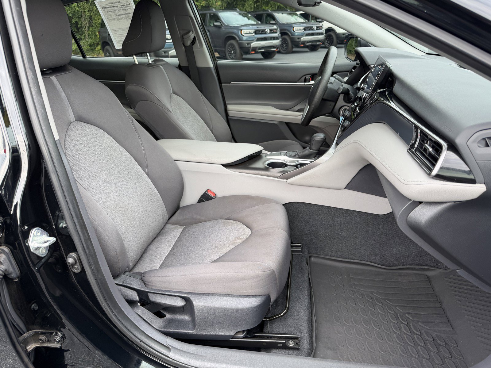 Used 2024 Toyota Camry LE FWD image 11