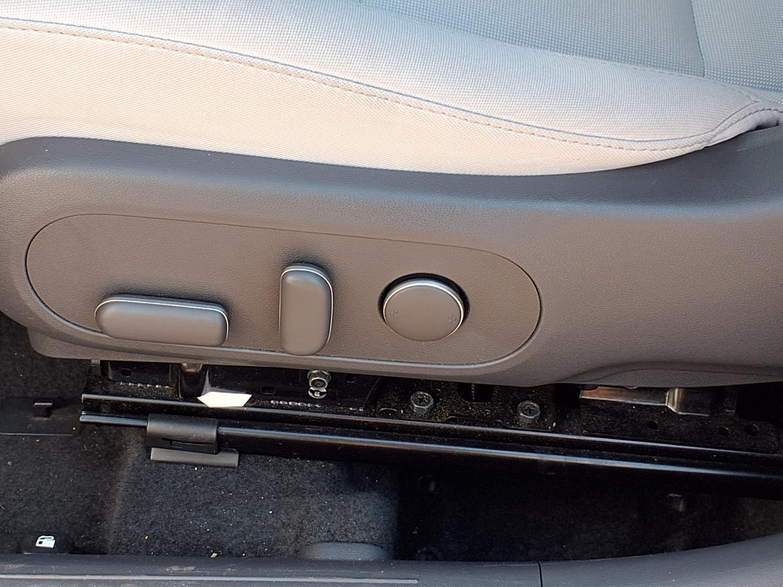 Used 2025 Hyundai Kona SEL AWD/4WD image 4