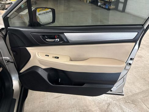 Used 2017 Subaru Outback 2.5i Premium AWD/4WD image 61