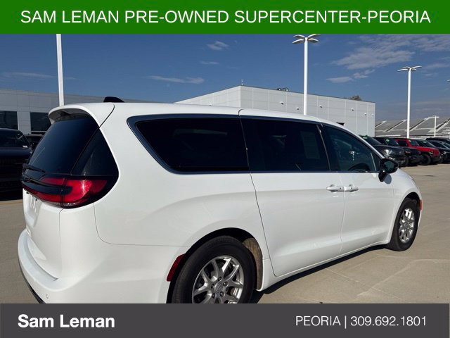 Used 2026 Chrysler Pacifica Select FWD image 4