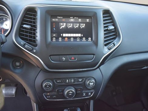 Used 2020 Jeep Cherokee Latitude Plus image 20