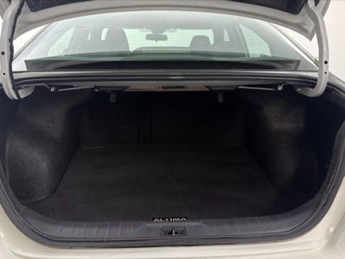 Used 2025 Nissan Altima 2.5 SV FWD image 18