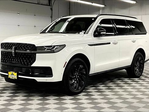 Used 2025 Lincoln Navigator Reserve w/ Jet Appearance Package AWD/4WD image 13