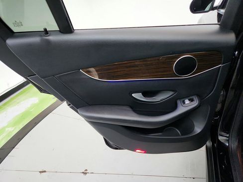 Used 2020 Mercedes-Benz GLC 300 4MATIC w/ Parking Assistance Package image 25