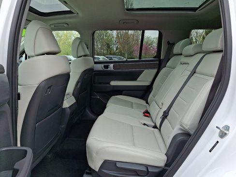 Used 2024 Hyundai Santa Fe Limited AWD/4WD image 10
