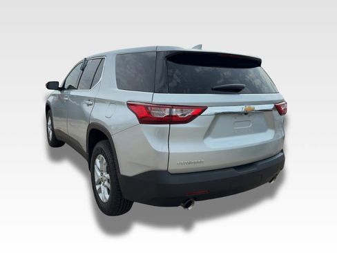 Used 2020 Chevrolet Traverse LS FWD image 3