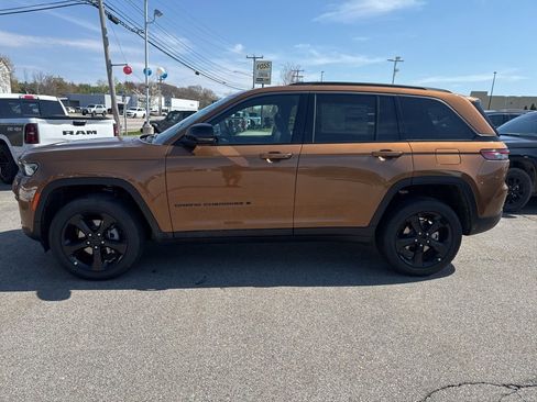 New 2026 Jeep Grand Cherokee Limited AWD/4WD image 2