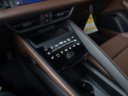 New 2026 Porsche Macan 4 Electric image 21