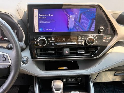 Used 2023 Toyota Highlander Limited FWD image 16