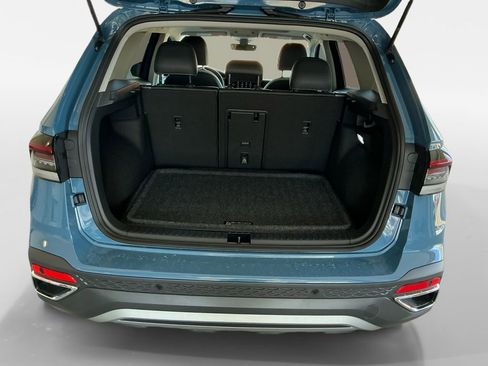 New 2025 Volkswagen Taos SE image 16