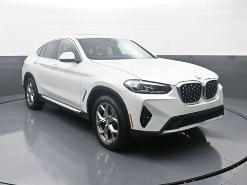 Used 2025 BMW X4 xDrive30i image 3
