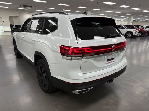 Used 2025 Volkswagen Atlas SE AWD/4WD image 5