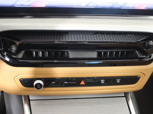 New 2026 BMW 330i xDrive Sedan w/ Premium Package image 24