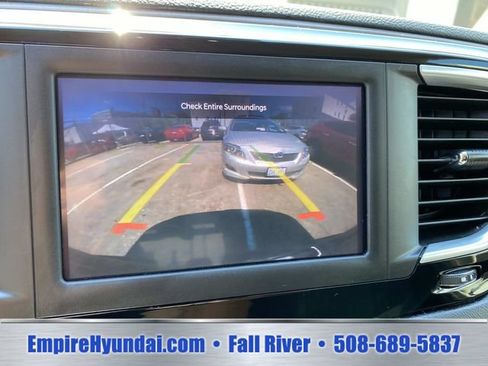 Used 2023 Chrysler Voyager LX FWD image 9