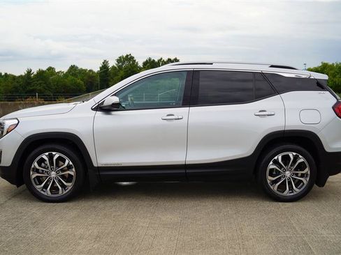 Used 2019 GMC Terrain SLT w/ Preferred Package FWD image 3