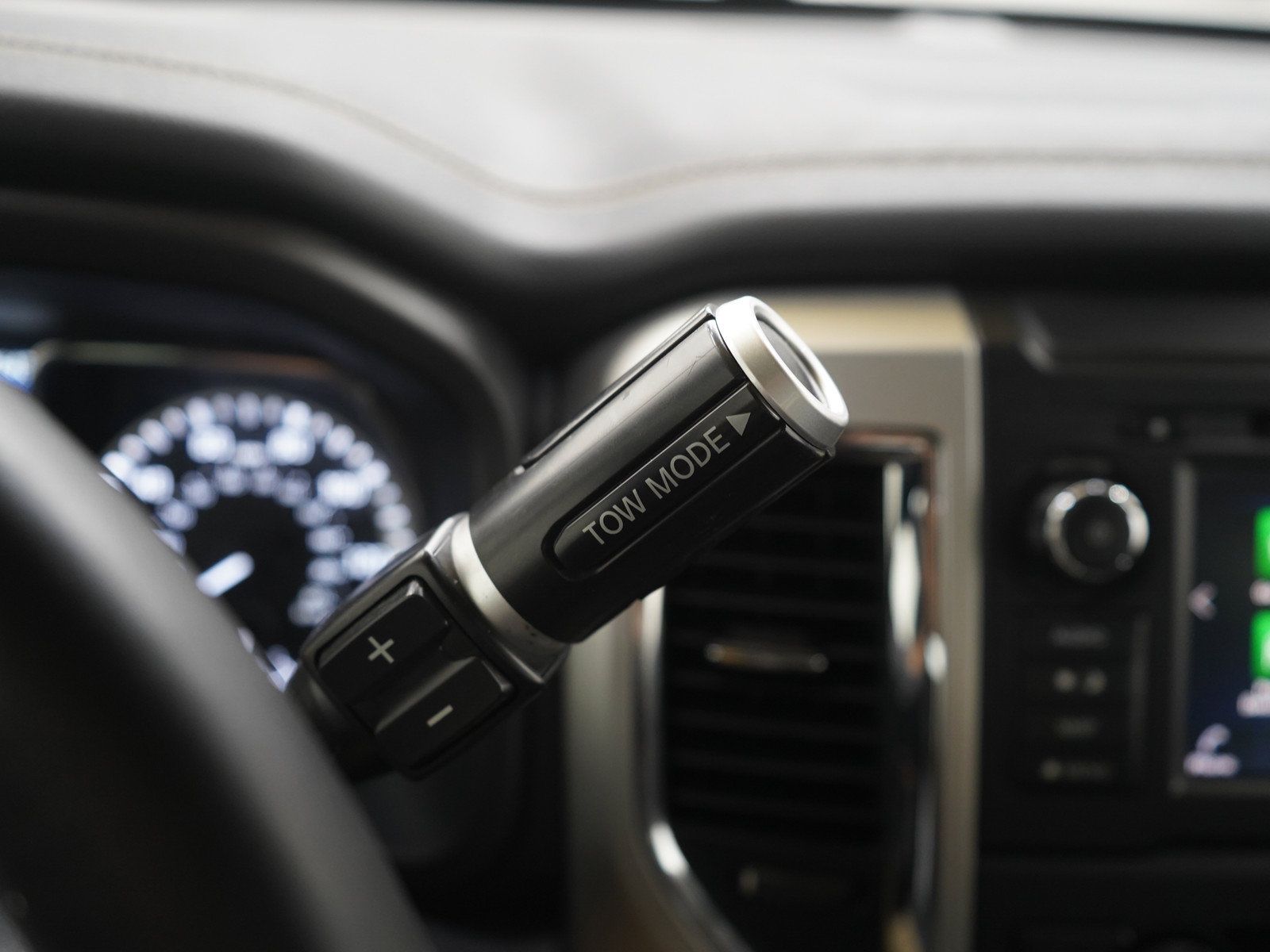 Used 2019 Nissan Titan PRO-4X w/ Pro-4x Convenience Package AWD/4WD image 22