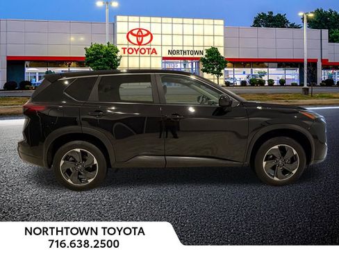 Used 2024 Nissan Rogue SV image 37