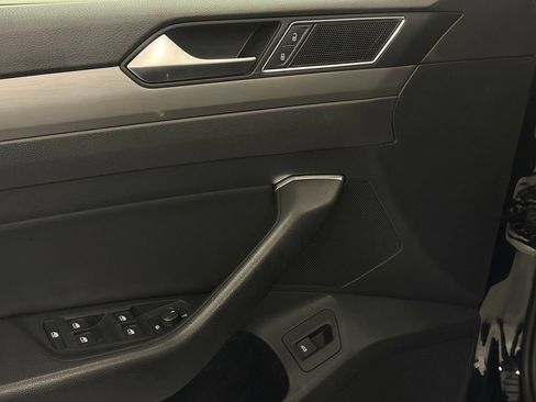 Used 2019 Volkswagen Arteon SE FWD image 12