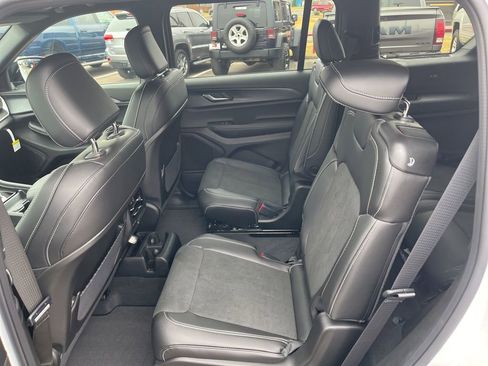 New 2025 Jeep Grand Cherokee L Altitude image 20