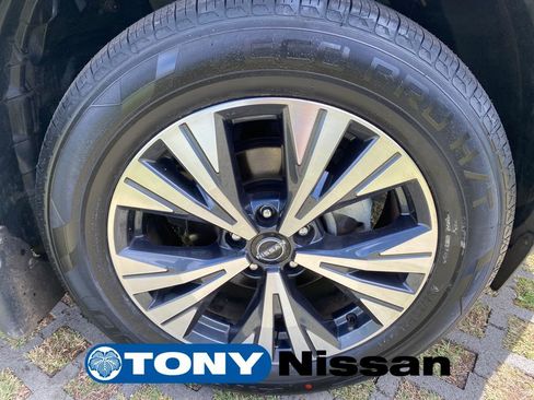 Used 2023 Nissan Rogue SV FWD image 27