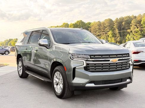 Used 2023 Chevrolet Suburban Premier RWD image 6