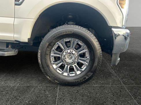 Used 2018 Ford F350 XLT w/ XLT Premium Package image 9