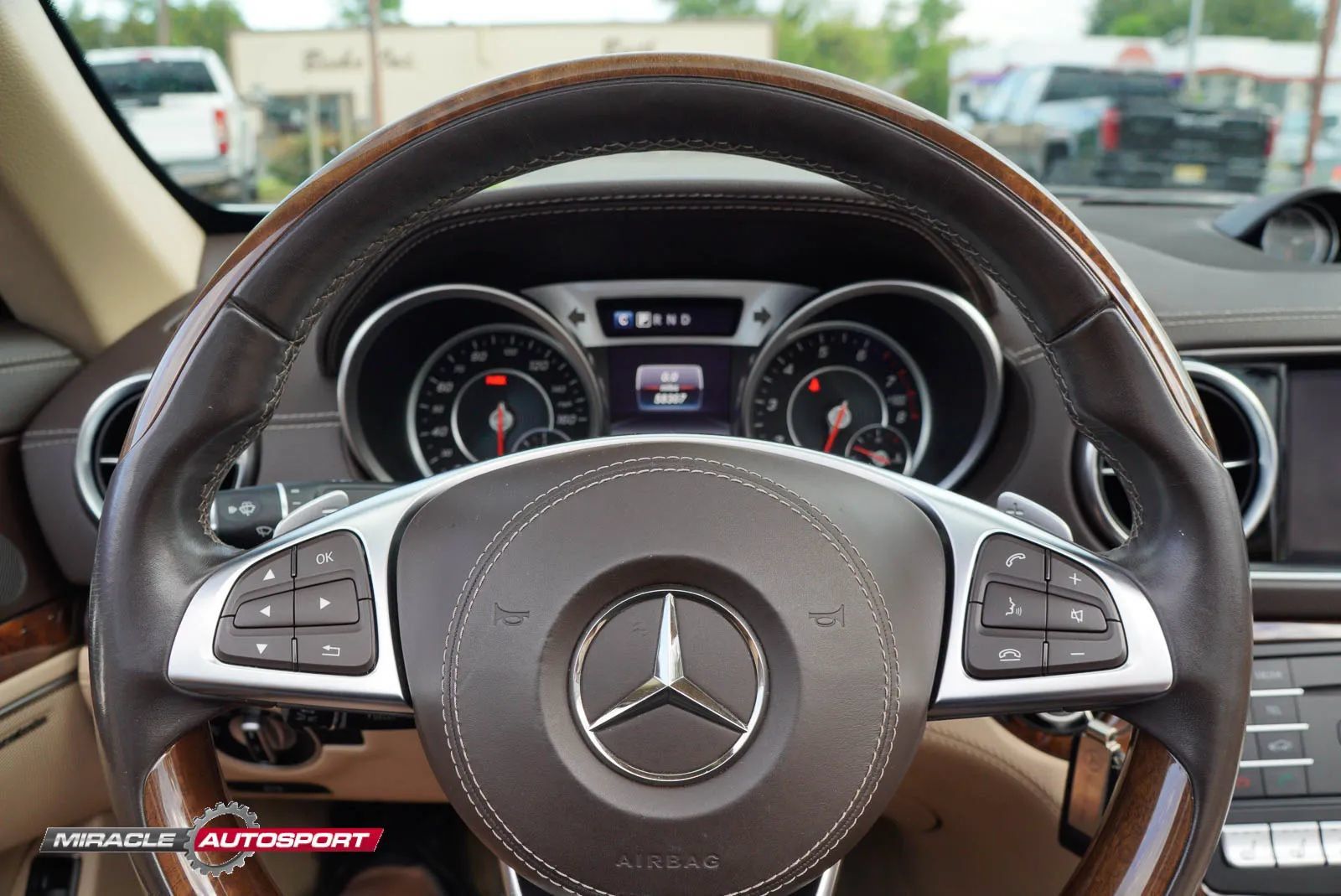 Used 2017 Mercedes-Benz SL 550 image 32