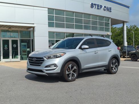 Used 2017 Hyundai Tucson Sport FWD image 2