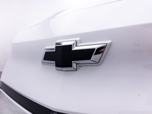 Used 2023 Chevrolet Bolt LT w/ Infotainment Package FWD image 2