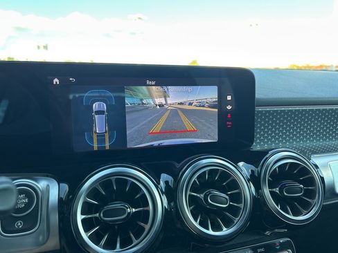 Used 2024 Mercedes-Benz GLB 250 image 24