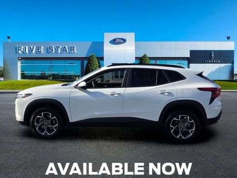 Used 2025 Chevrolet Trax LT FWD image 4