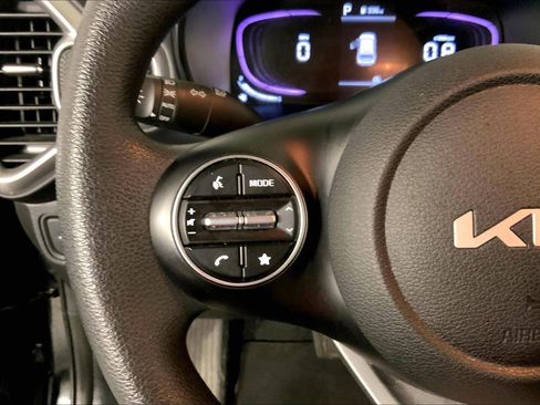 Used 2025 Kia Soul LX w/ LX Technology Package FWD image 18