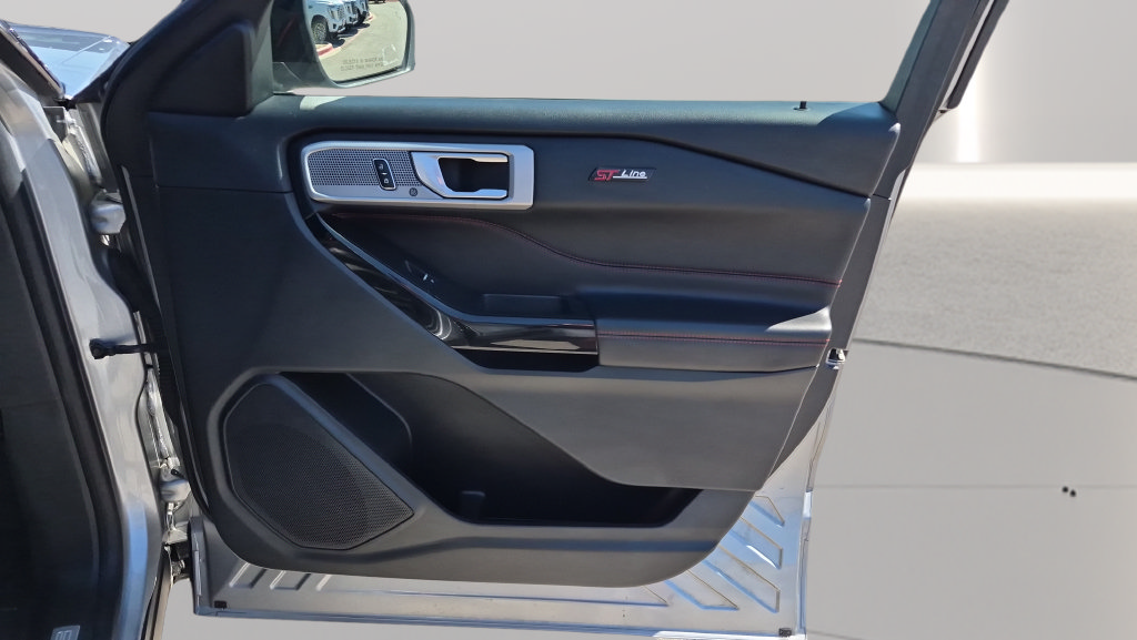 Used 2022 Ford Explorer ST-Line RWD image 29