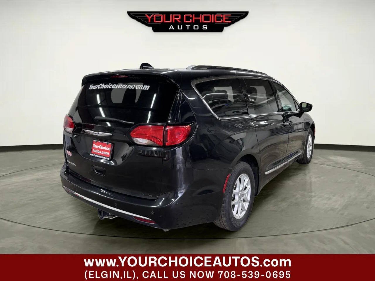 Used 2020 Chrysler Pacifica Touring-L FWD image 5