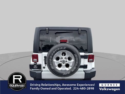 Used 2015 Jeep Wrangler Unlimited Sahara AWD/4WD image 9