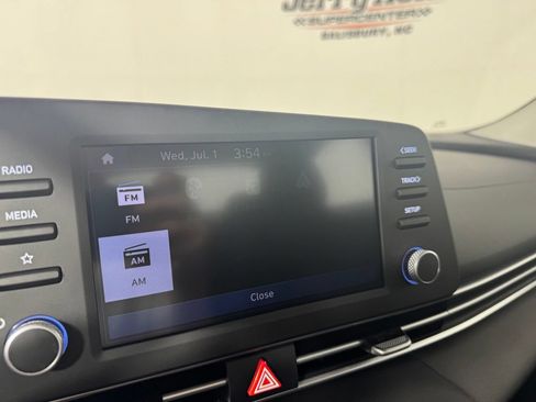 Used 2025 Hyundai Elantra SE FWD image 17