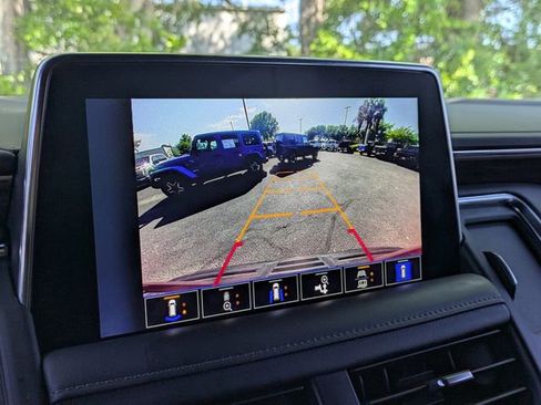 Used 2024 Chevrolet Suburban LT w/ Luxury Package image 24