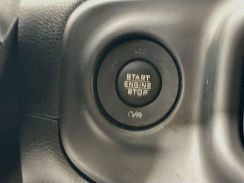 Used 2019 Jeep Wrangler Unlimited Sahara AWD/4WD image 21